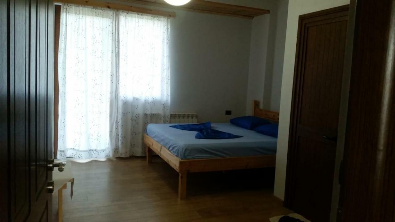 Hotel Bujtina E Tomorrit Ujanik Exterior foto