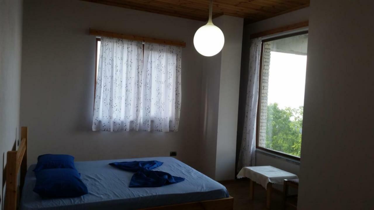 Hotel Bujtina E Tomorrit Ujanik Exterior foto