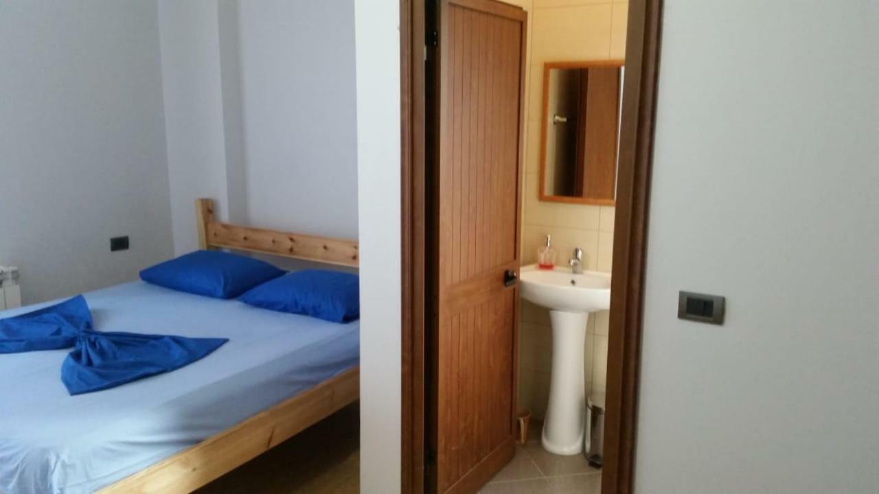 Hotel Bujtina E Tomorrit Ujanik Exterior foto