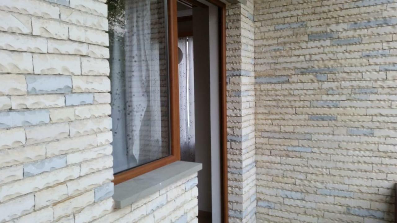 Hotel Bujtina E Tomorrit Ujanik Exterior foto