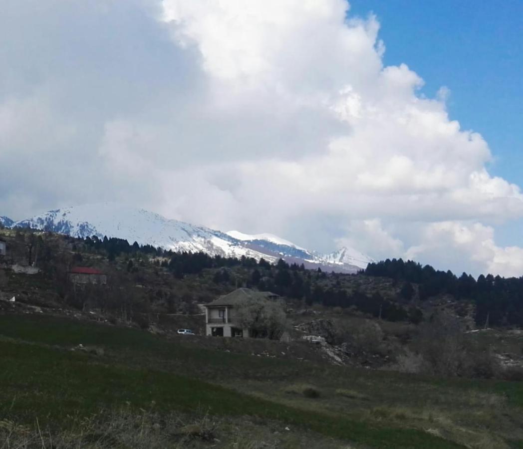 Hotel Bujtina E Tomorrit Ujanik Exterior foto